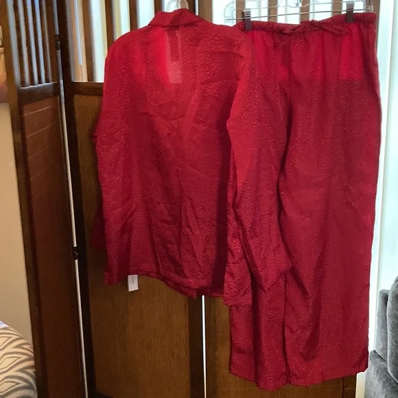 Natori pajamas L NWT Intimates Sleepwear